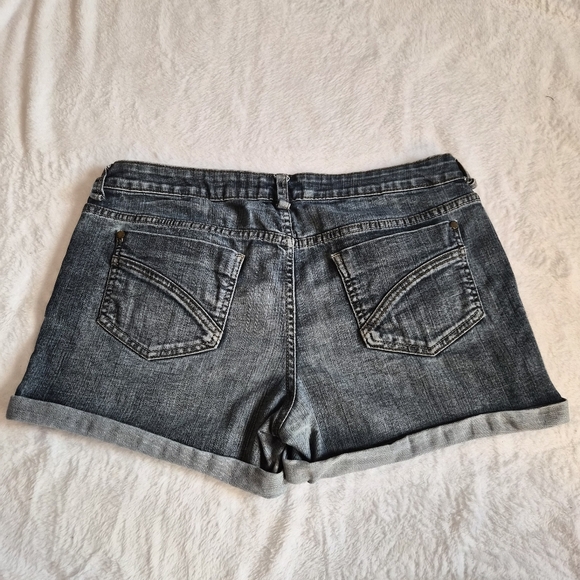 A.N.A Blue Denim Women's Jean Shorts Size 10P. - Picture 2 of 5